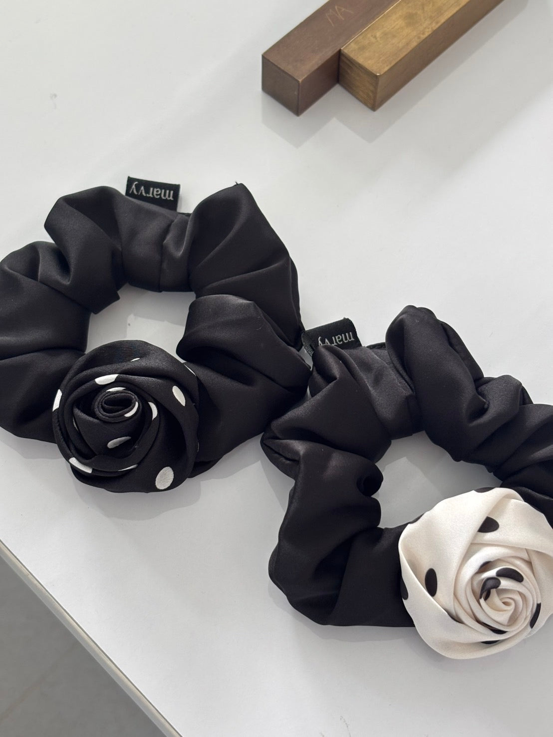 (pre-sale) classic dot scrunchie